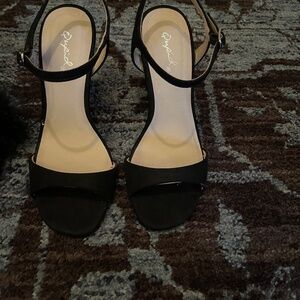 Like new black heeled sandals